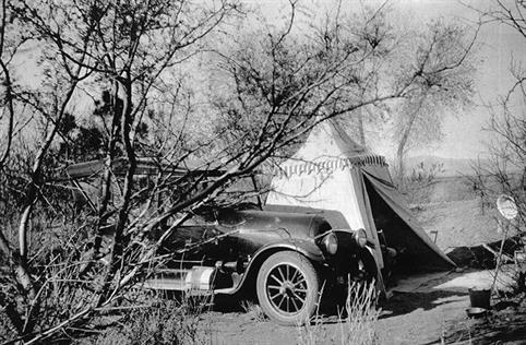 Photo Car and Tent in Mojave Desert